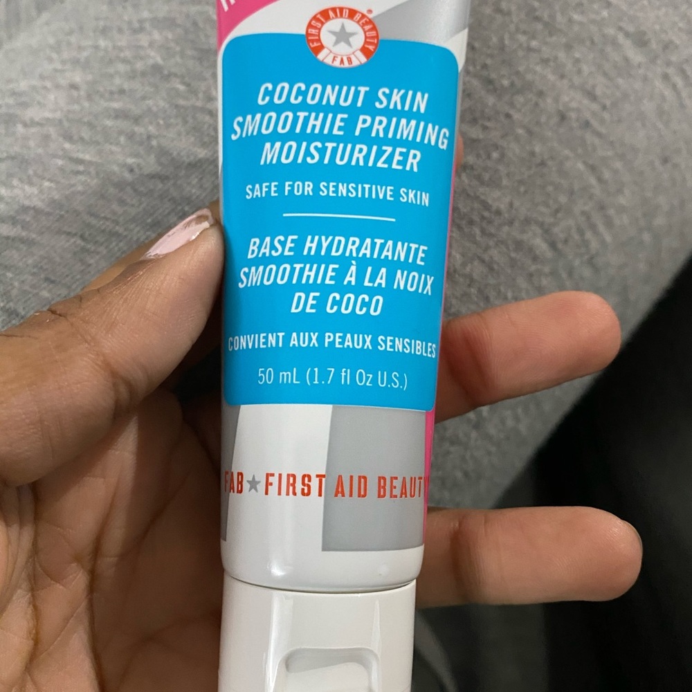 First aid beauty coconut priming moisturiser